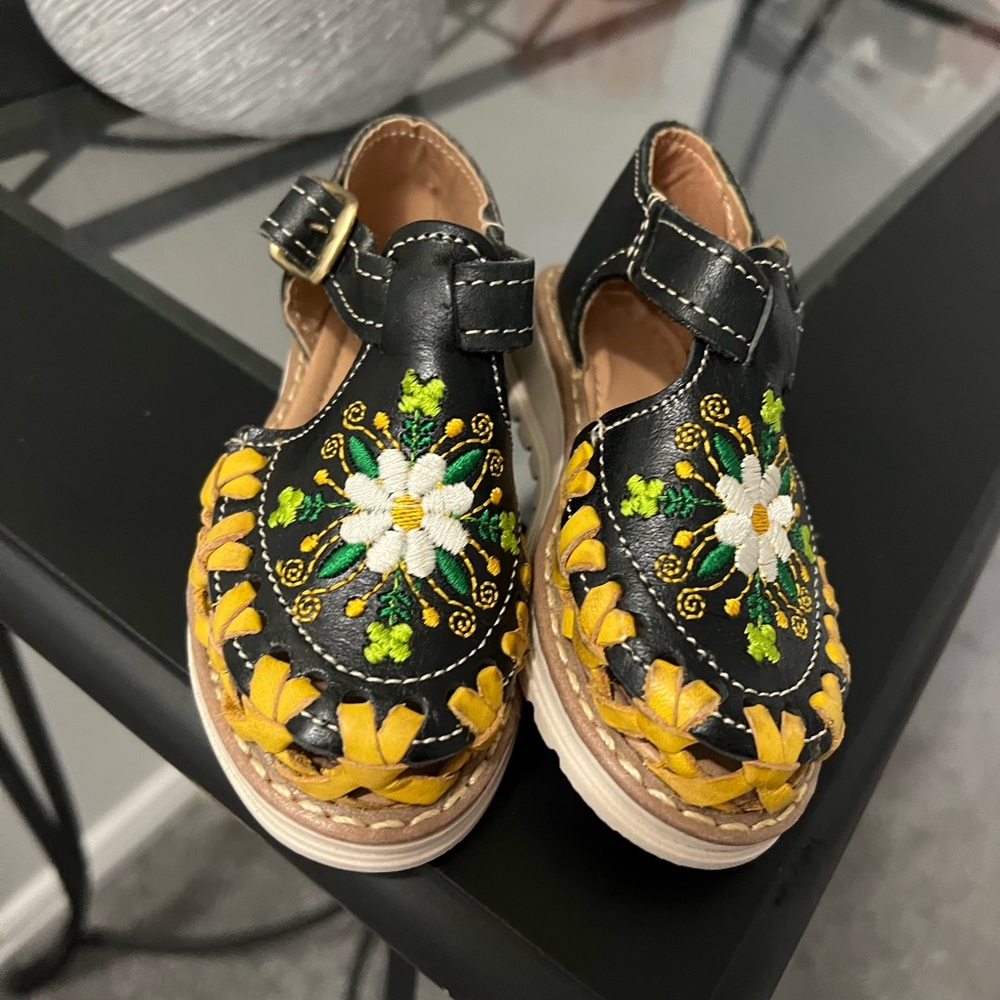 SOLD- Toddler huaraches 🩴